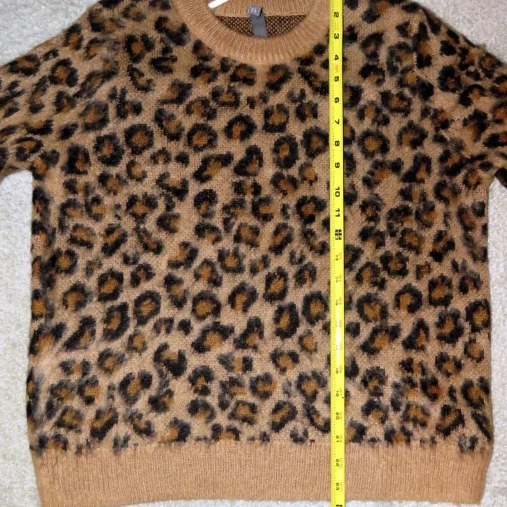 Francesca's Alya Animal Print Fuzzy Crewneck Pullover Sweater Size Small EUC